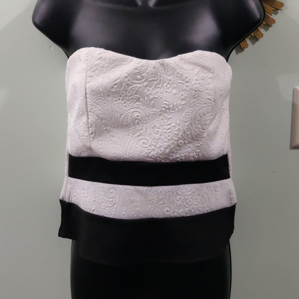 Arancia NWOT White & Black brocade strapless top